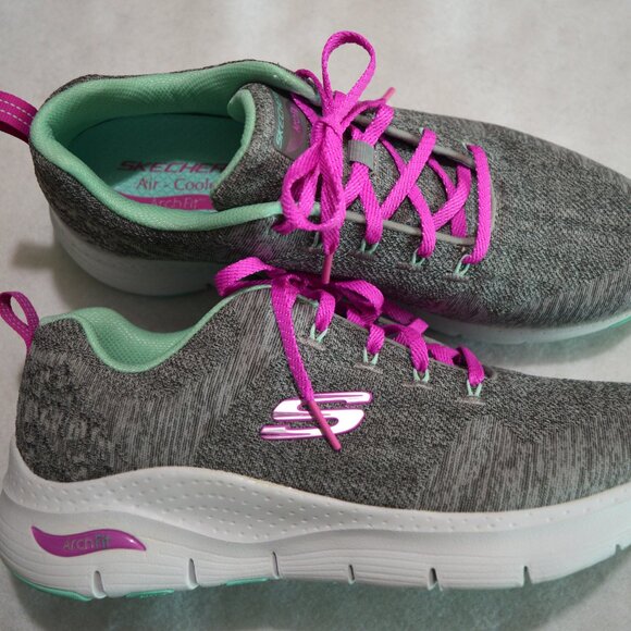 Ladies Skechers Size 10 Wide Arch Fit Air-Cooled Sneakers Gray/pink - Picture 1 of 7
